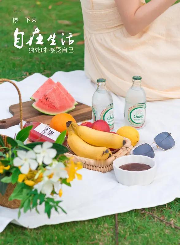 夏日生活打卡季夏日生活简直太值得打卡啦！湛蓝大海与细软沙滩，是夏日绝配。在海