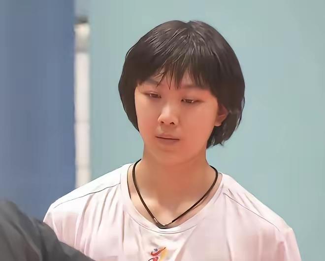 《路边新闻》关于久未露面的陈博雅三种去向之猜测：一、因不服从天津女排俱乐部球