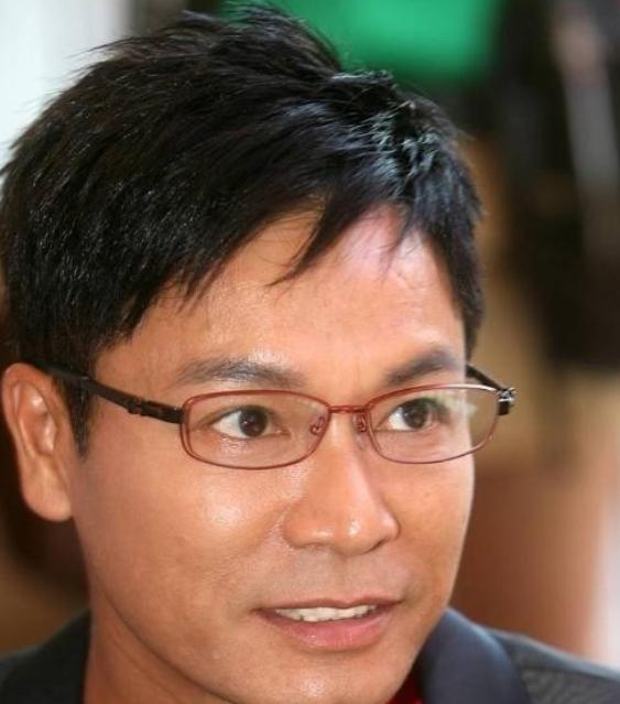 1997年，贫穷的郭晋安，向相恋4年的女友刘小慧求婚。没想到，刘小慧直接拒绝！转