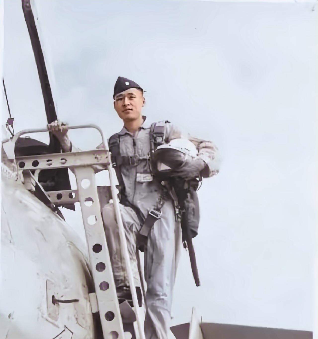 台湾空军王牌飞行员谢翔鹤，1964年被解放军俘虏，拒不投降，只为能重回台湾效力国