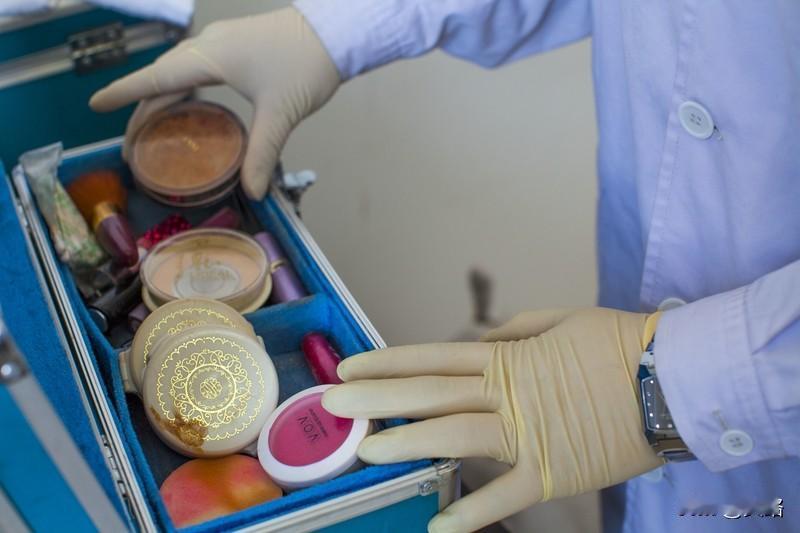 英国这起女子被误判死亡送进太平间的事儿，真让人惊掉下巴！54岁的奥利弗·马丁，去