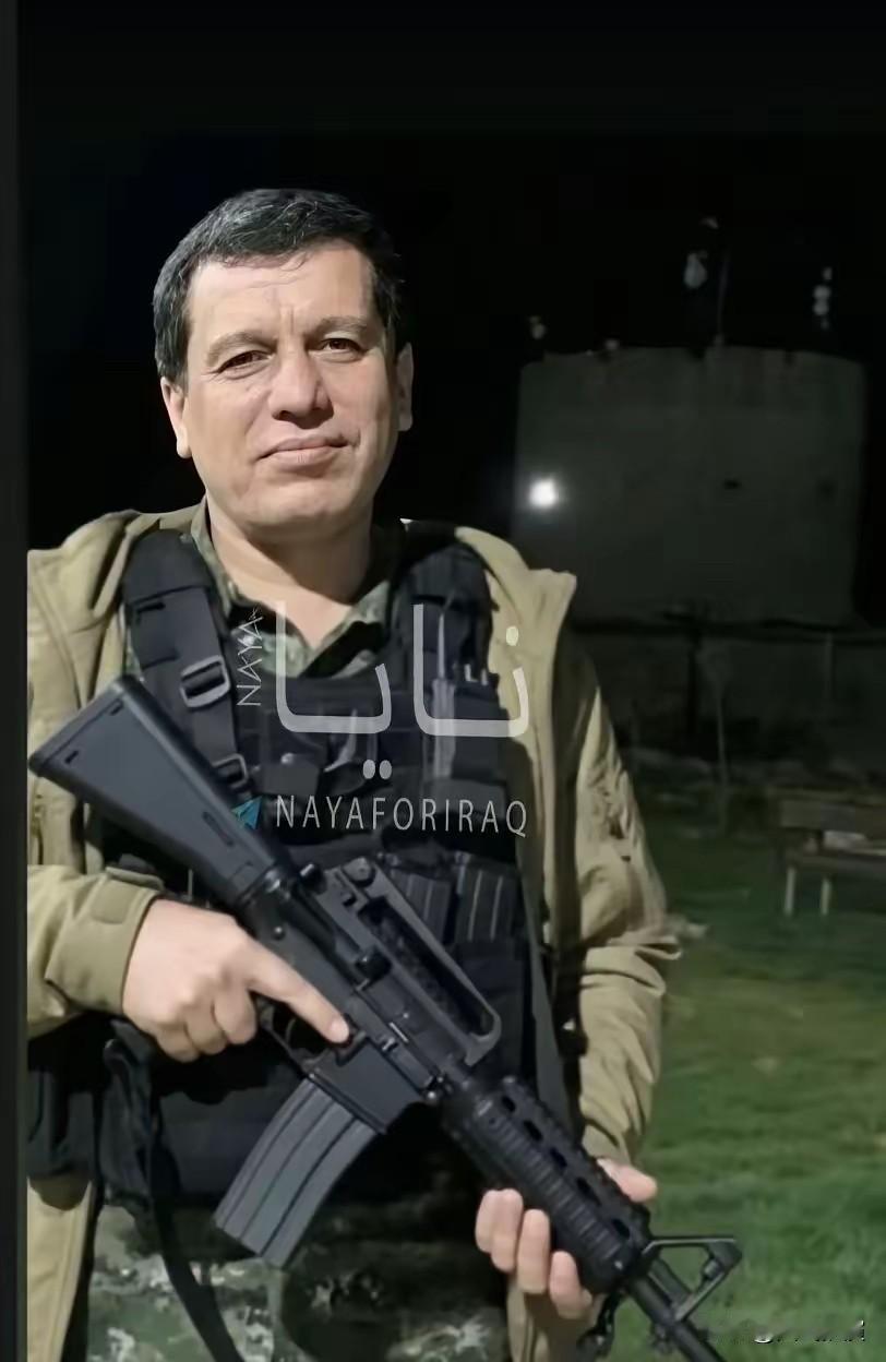 叙利亚库尔德武装“叙利亚民主军”（SDF）指挥官马兹卢姆·阿卜迪在哈塞克省行政中
