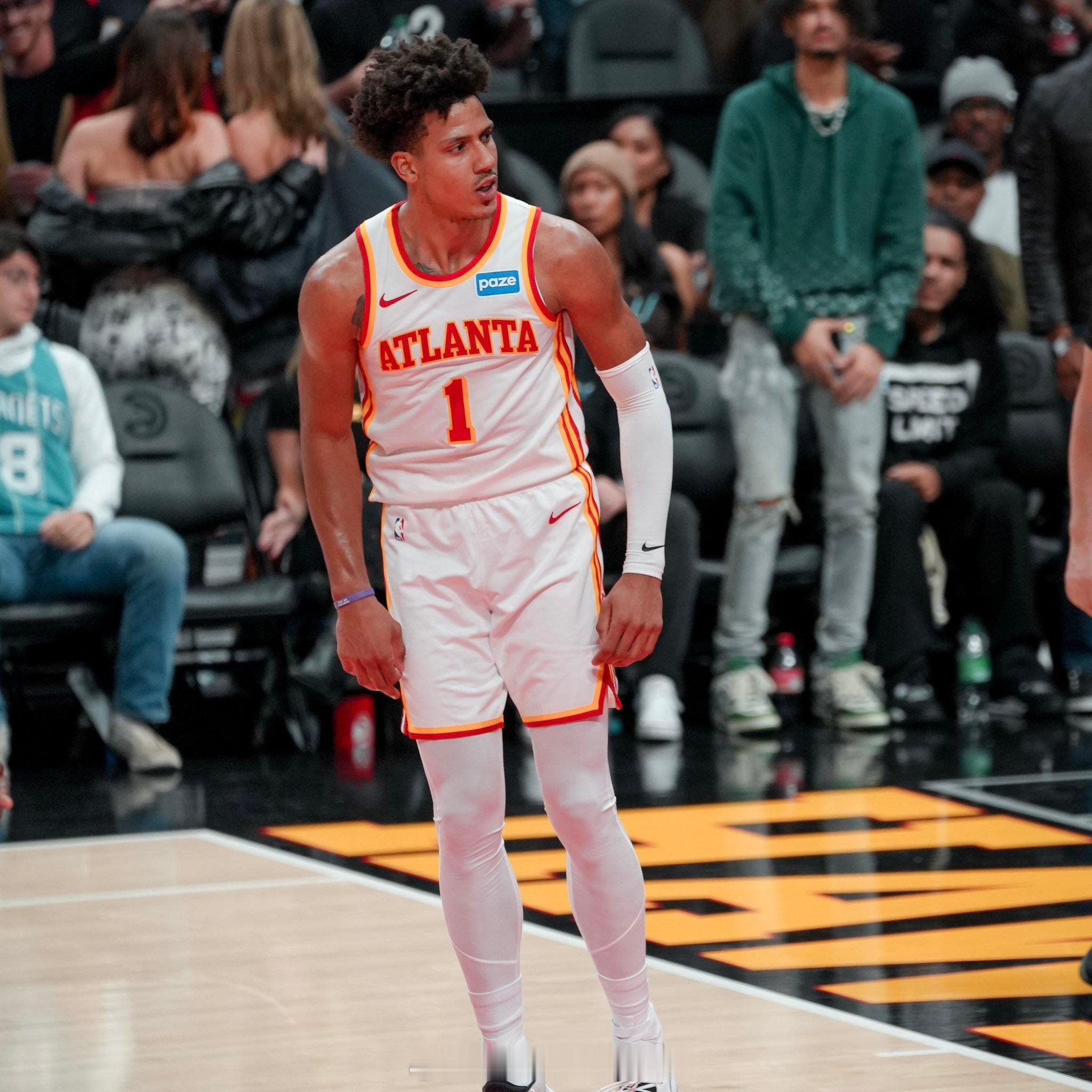 杰伦·约翰逊目前是NBA仅有的三位场均得分、篮板和助攻均超过21分、9个篮板和7