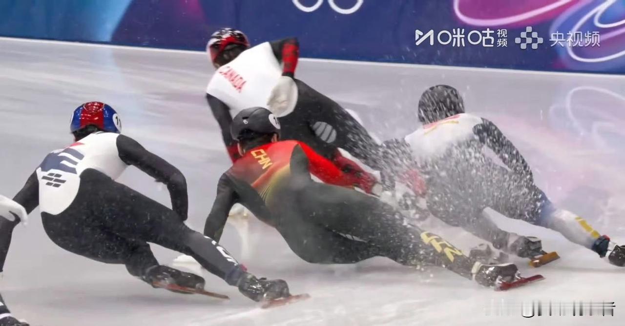 太惊险了！日本队员犯规，刘少昂被判进决赛。孙龙后来居上再次上演逆袭，两名晋级短