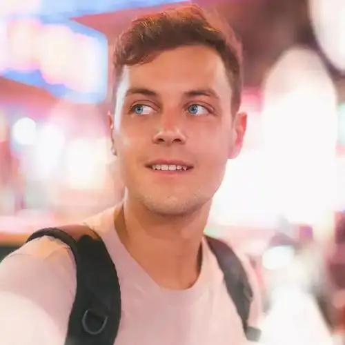 一个英国小伙去中国读书，当他呆了一周后，就直呼上当被骗了，为什么跟电视上报道的不