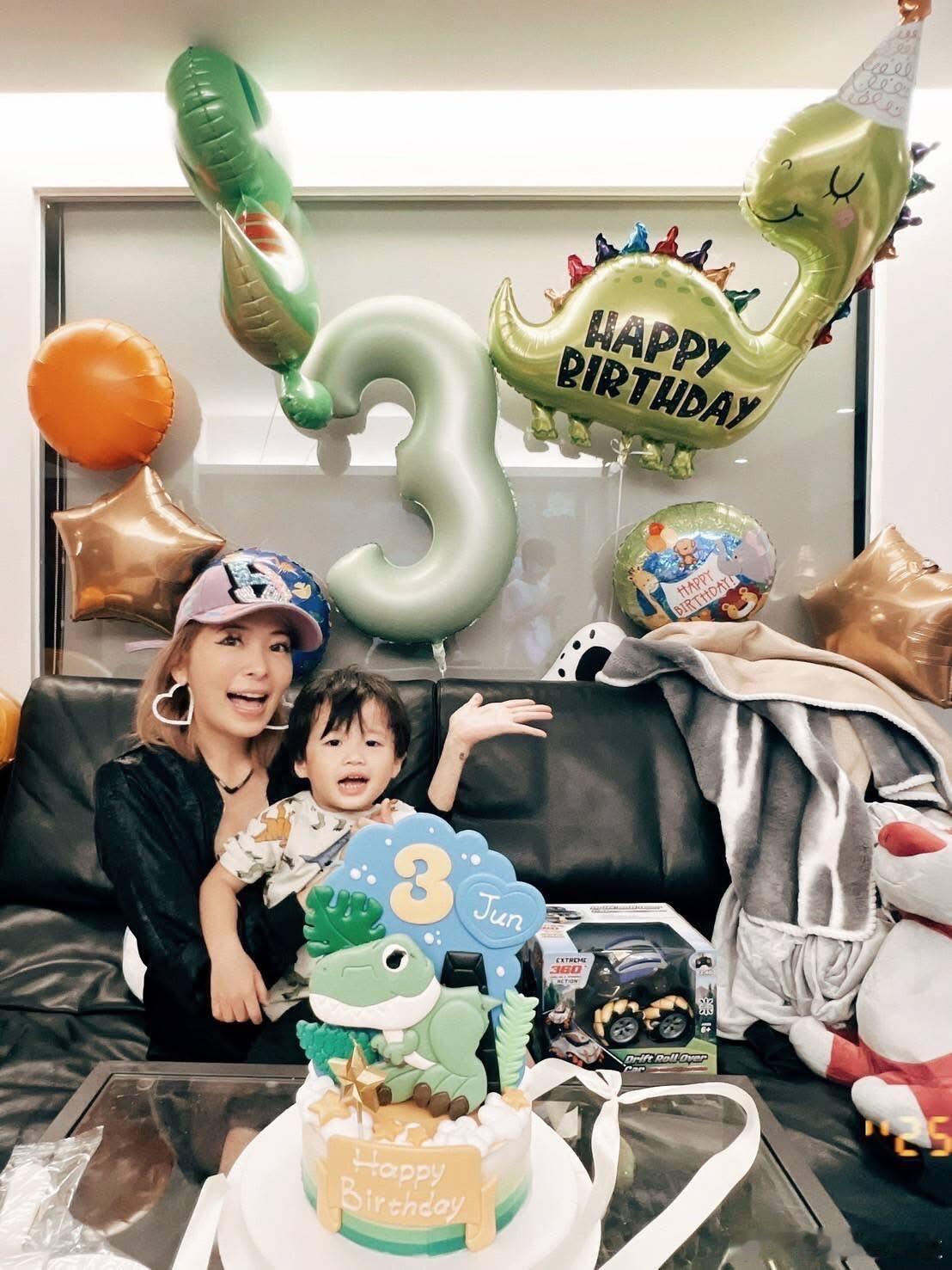 Makiyo庆祝儿子3岁生日Makiyo为儿子庆祝3岁生日Makiyo庆祝儿子