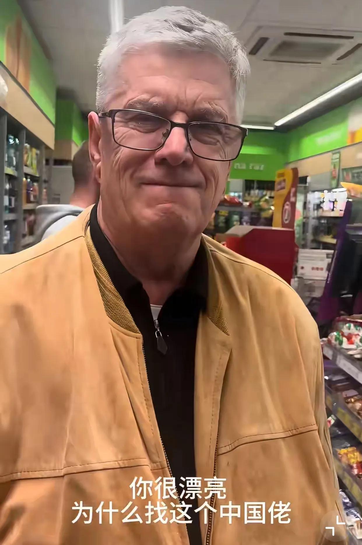 近日，在波兰一家超市内，发生了一起引发大众关注的歧视性小事件。一位在当地生活的中