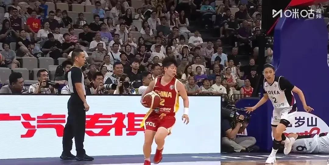 李缘又是零进球，不是她能力不行，而是打法不适合。现在中国女篮很少阵地进攻，基本上