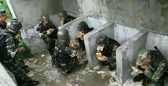 这应该是解放军最简单的训练吧，就这也有很多人直呼受不了……​​​