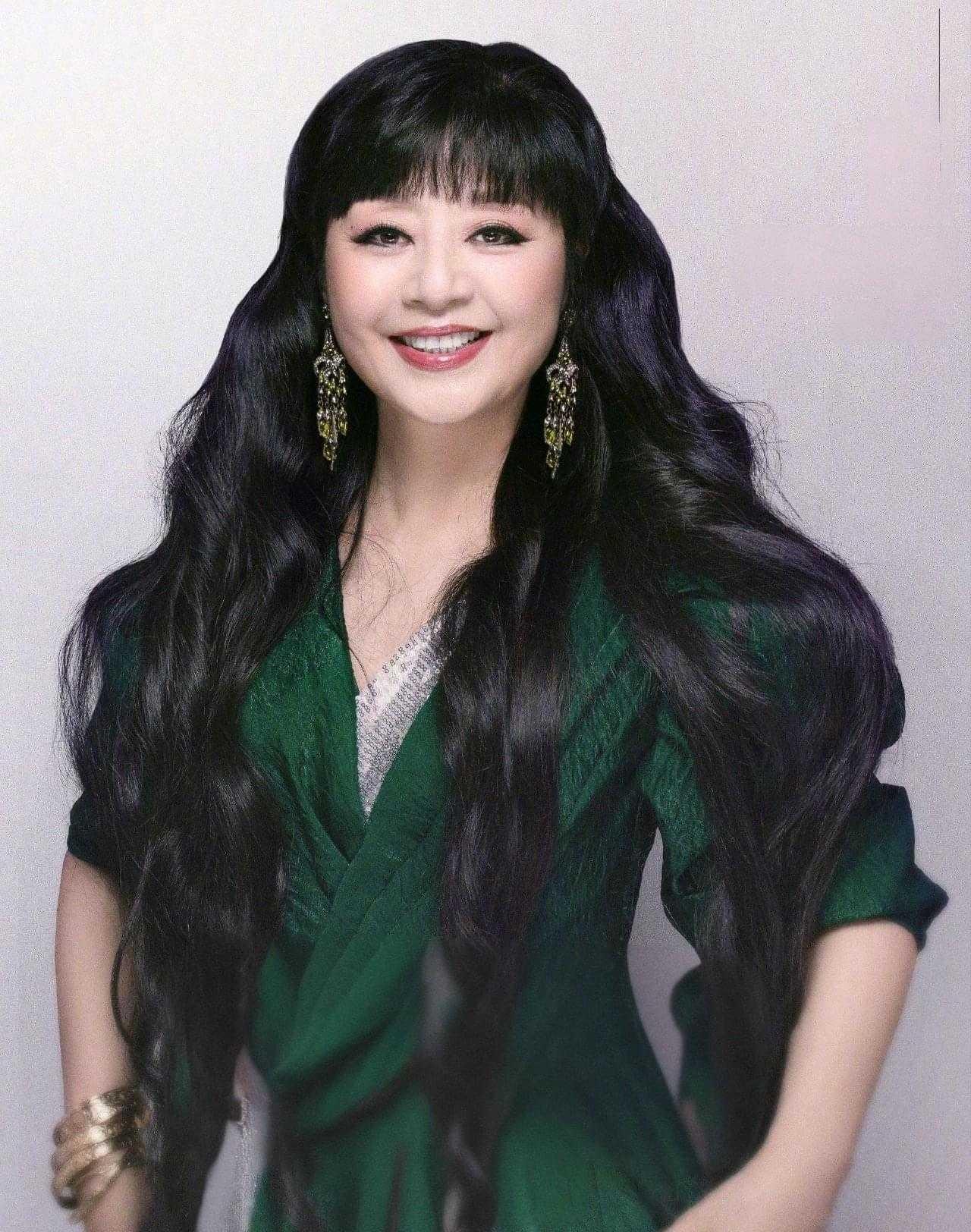 殷秀梅现身那英演唱会，70岁状态绝佳，无子女成遗憾殷秀梅现身那英北京演唱会现场