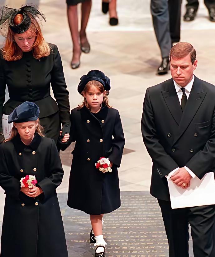 “相由心生”，说的就是安德鲁一家吧！三十多年前，安德鲁一家子出场，还能成为焦点