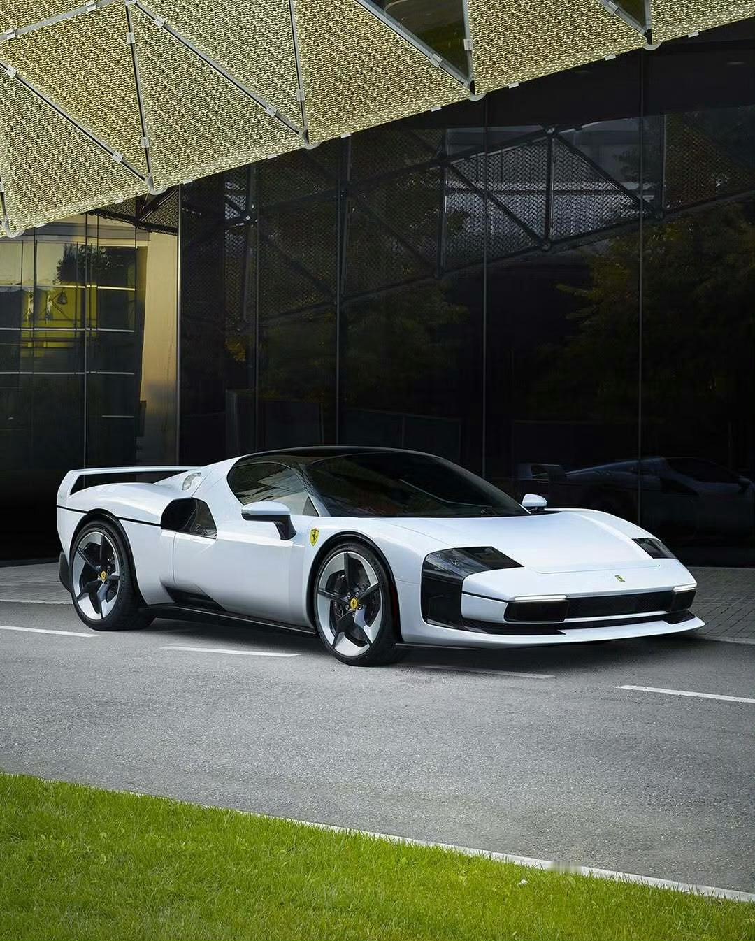 FerrariSC40又一款法拉利OneOff定制车型，致敬法拉利F4