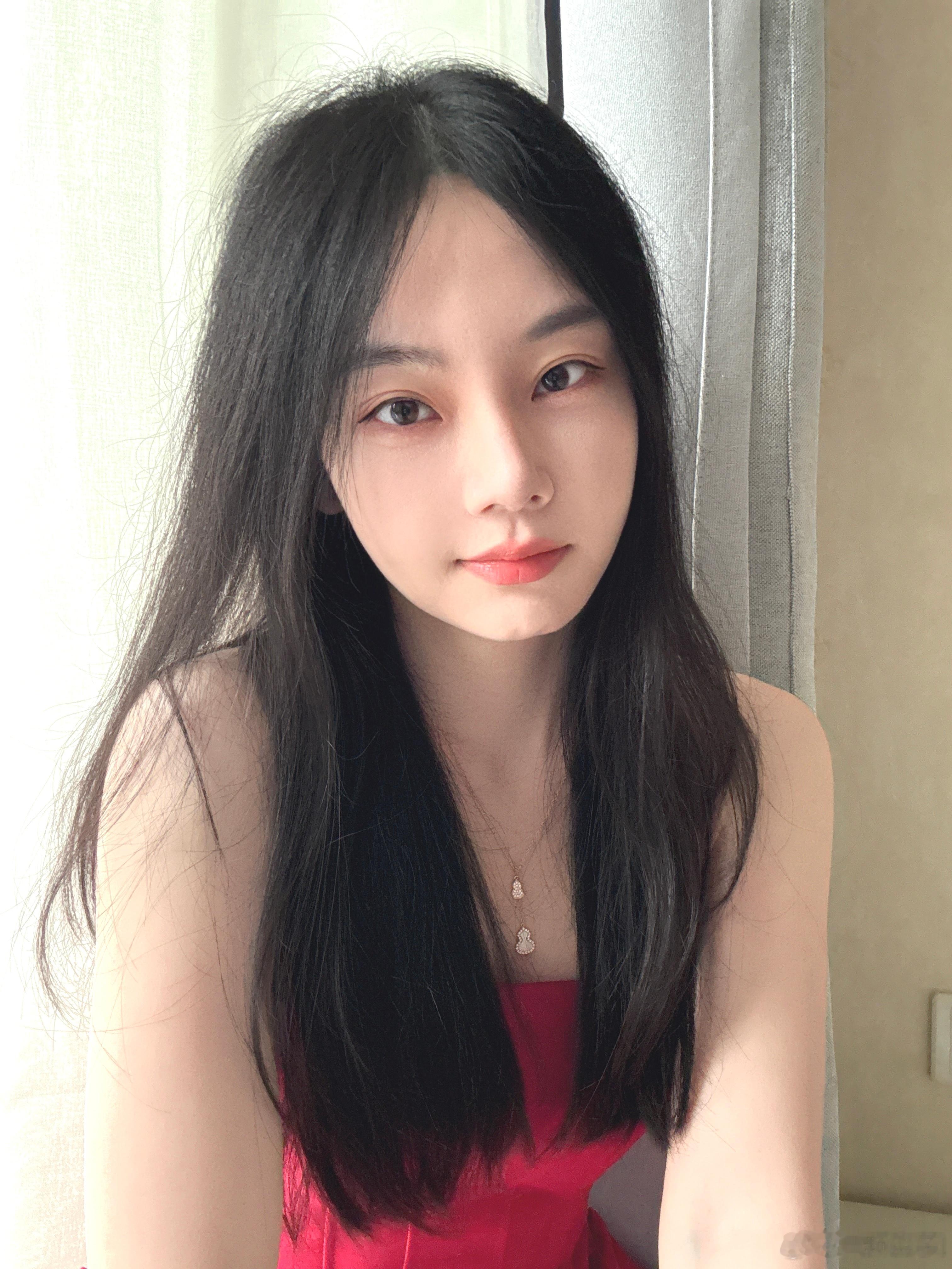 这组自拍的名字叫红玫瑰or白月光