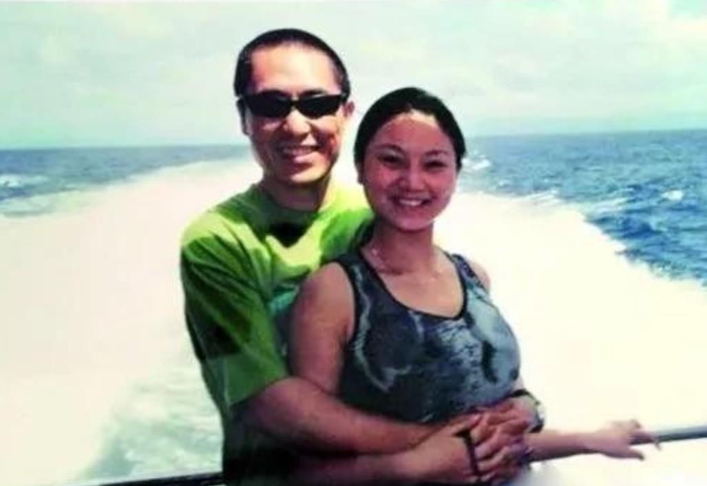 2000年，19岁的陈婷带着50岁的张艺谋回家见家长。谁知，陈婷父母一见来者是张