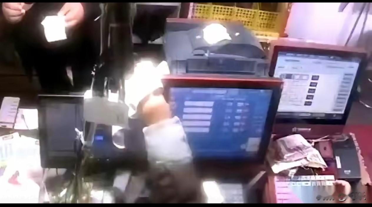 手滑亏10万！扬州彩票店老板哭晕：错把中奖彩票送陌生人，还得自己垫钱扬州彩