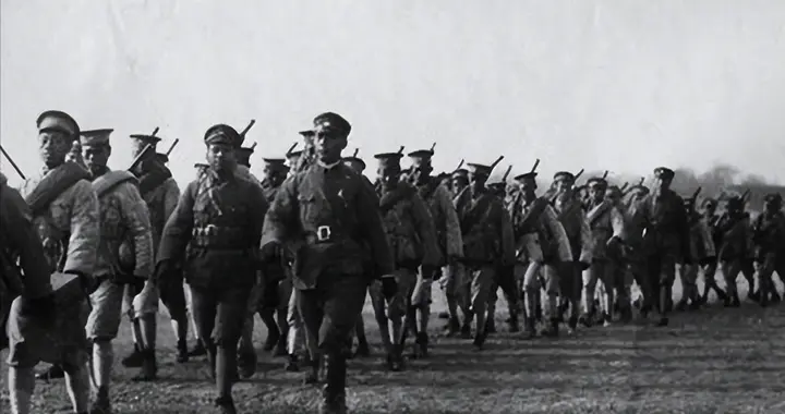 董其武从兵团司令员转军长，毛主席力挺授予上将衔