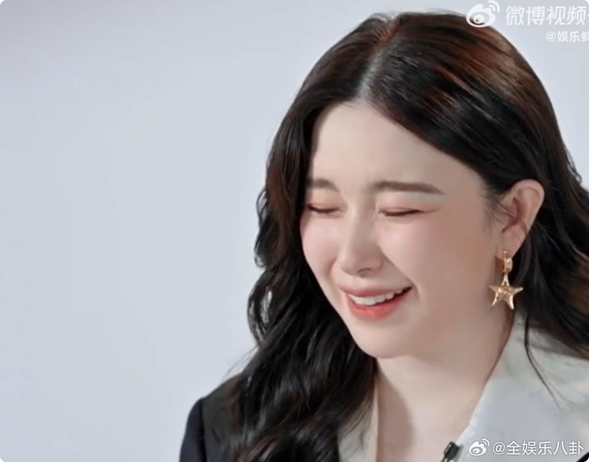 阚清子自曝体重116斤阚清子说现在是116斤大大方方承认体重，不焦虑不遮掩，这心