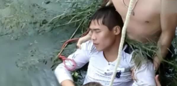 2015年，广东一男子，被父母逼着结婚，可当他见到结婚对象后，竟然气愤的冲出家门