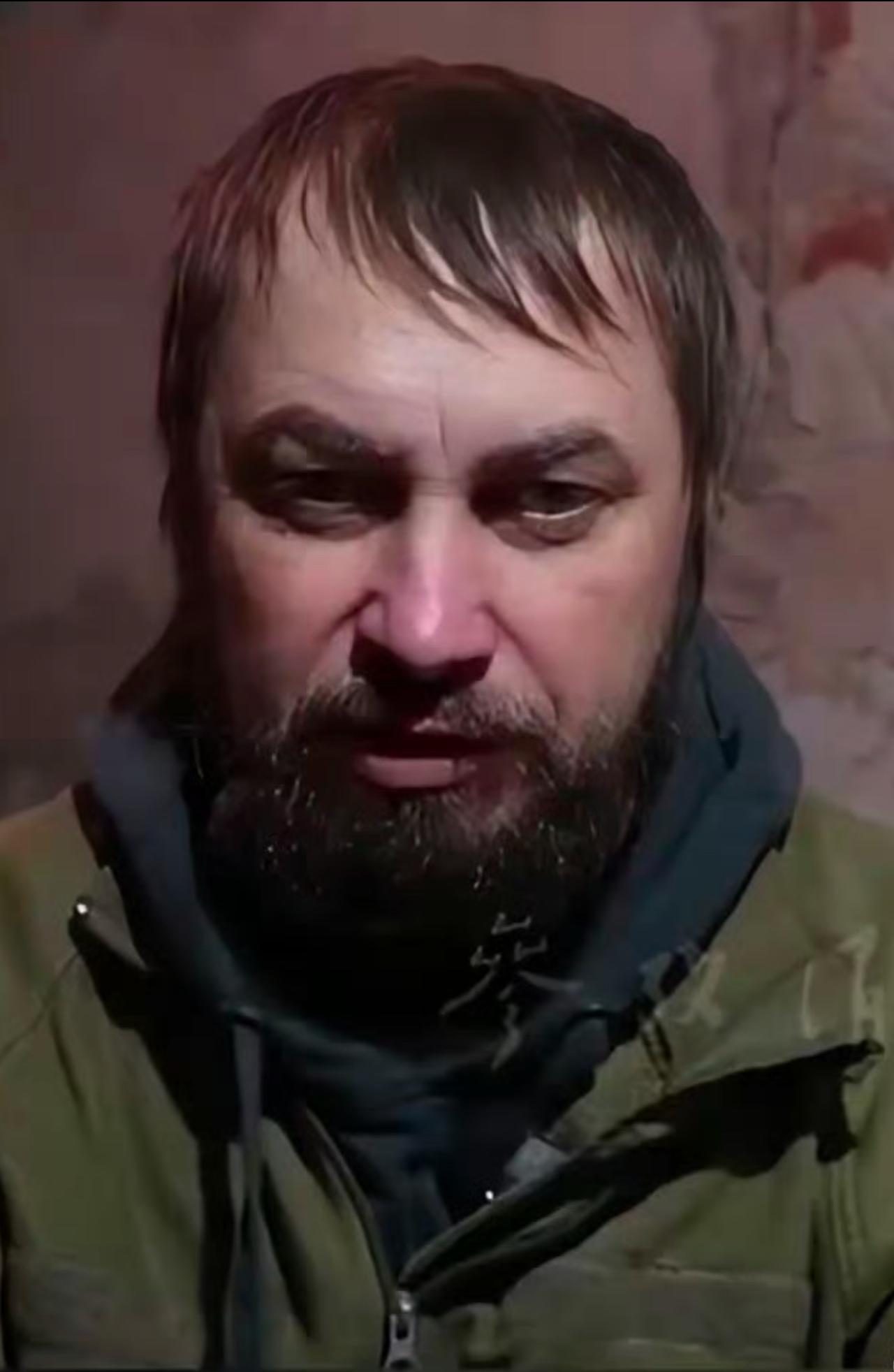 红军村内，第一批被包围的乌克兰士兵，开始投降了！他们向俄军招供，已经被指挥官抛弃