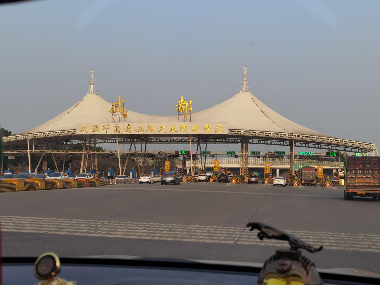 到攀枝花米易感受冬日暖阳成都这一周，天气就像坐过山车似的。三天前温暖如春，气