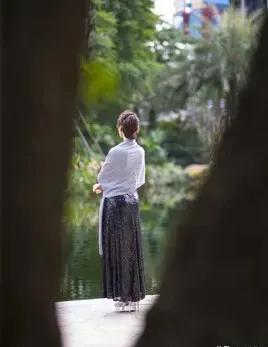 别说那么多，一对夫妻的一生，也就是这样，有意思吗？为什么男女扎堆似的还想结婚呢？