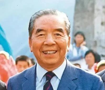 1987年，一向健康的“世界船王”包玉刚被查出患上癌症，一天，他找到在美