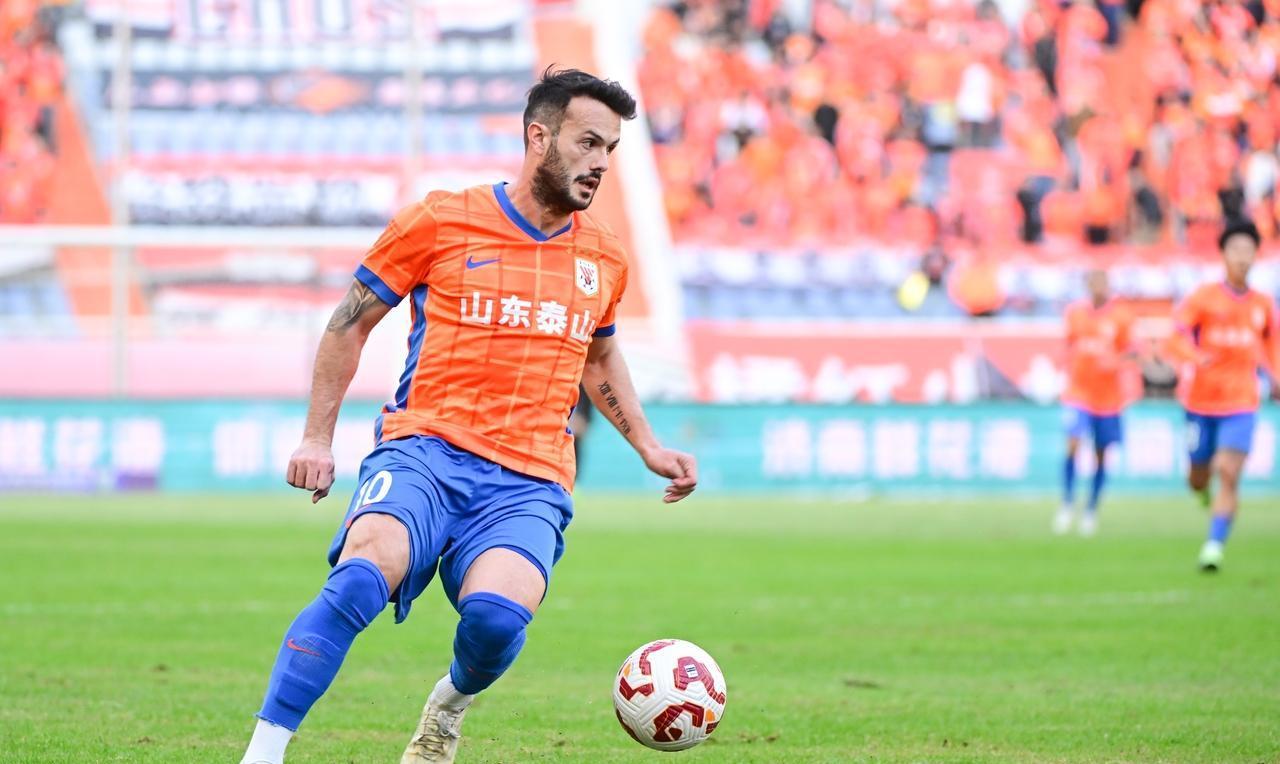 山东半场2:0津门虎，孙启航首秀没啥发挥机会呢：1、泰山主场打天津，无欲无求的俩