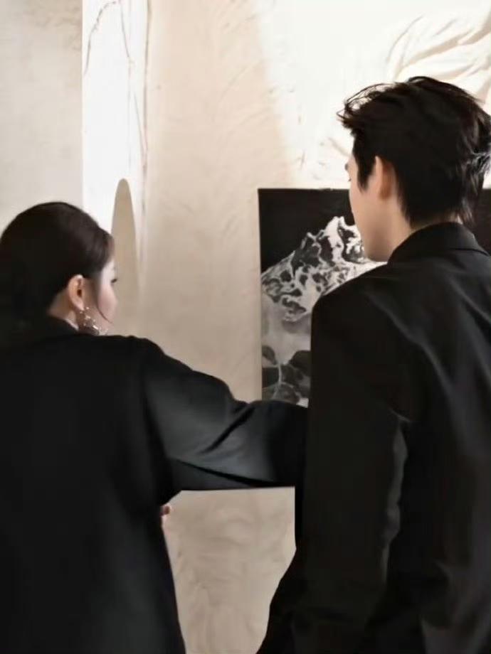 《白日提灯》剧宣方式太戳人！迪丽热巴与陈飞宇同框演绎温柔又失控的极致爱恋，张力直