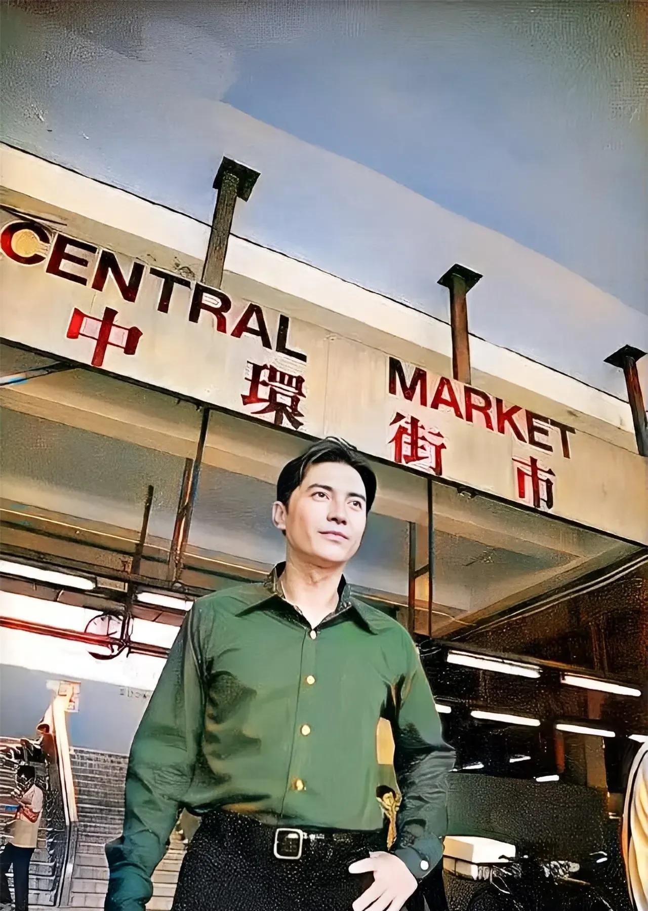 1998年尊龙代言香港地产，还拍摄了电视广告，而他的代言费也达到了惊人的程度，可