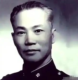 1925年，陈诚回乡料理丧事。7年没见的妻子，想和他同床。没想到，刚躺到床上，就
