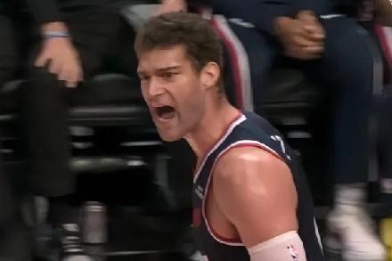 半场19分。0篮板。这不是统计表印错了。肌肉碰撞声，在篮筐附近消失了。你只