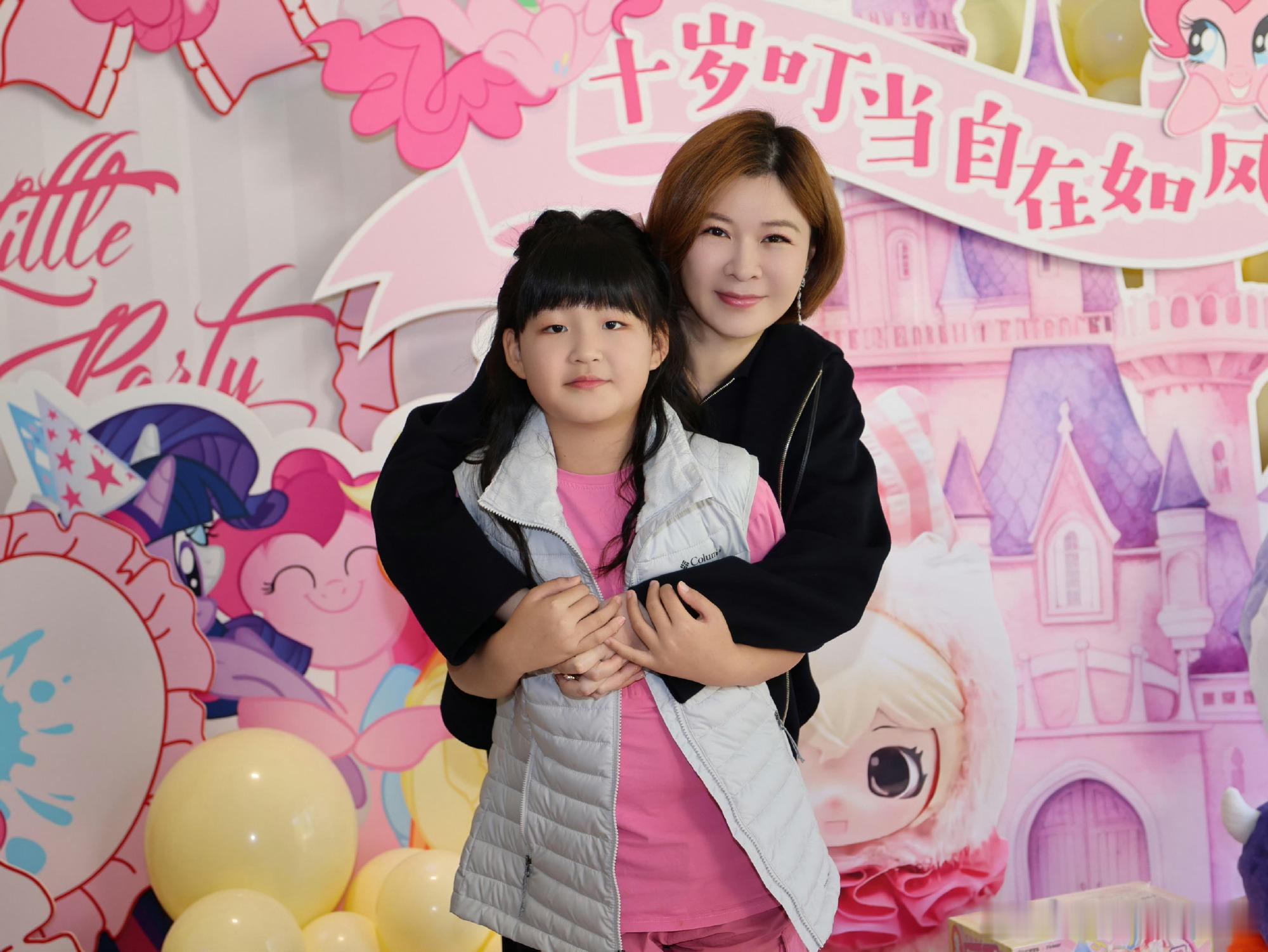 杜华女儿这么大了杜华女儿瘦了好多谁还没看！！杜华女儿个子都这么高了，而且瘦了好