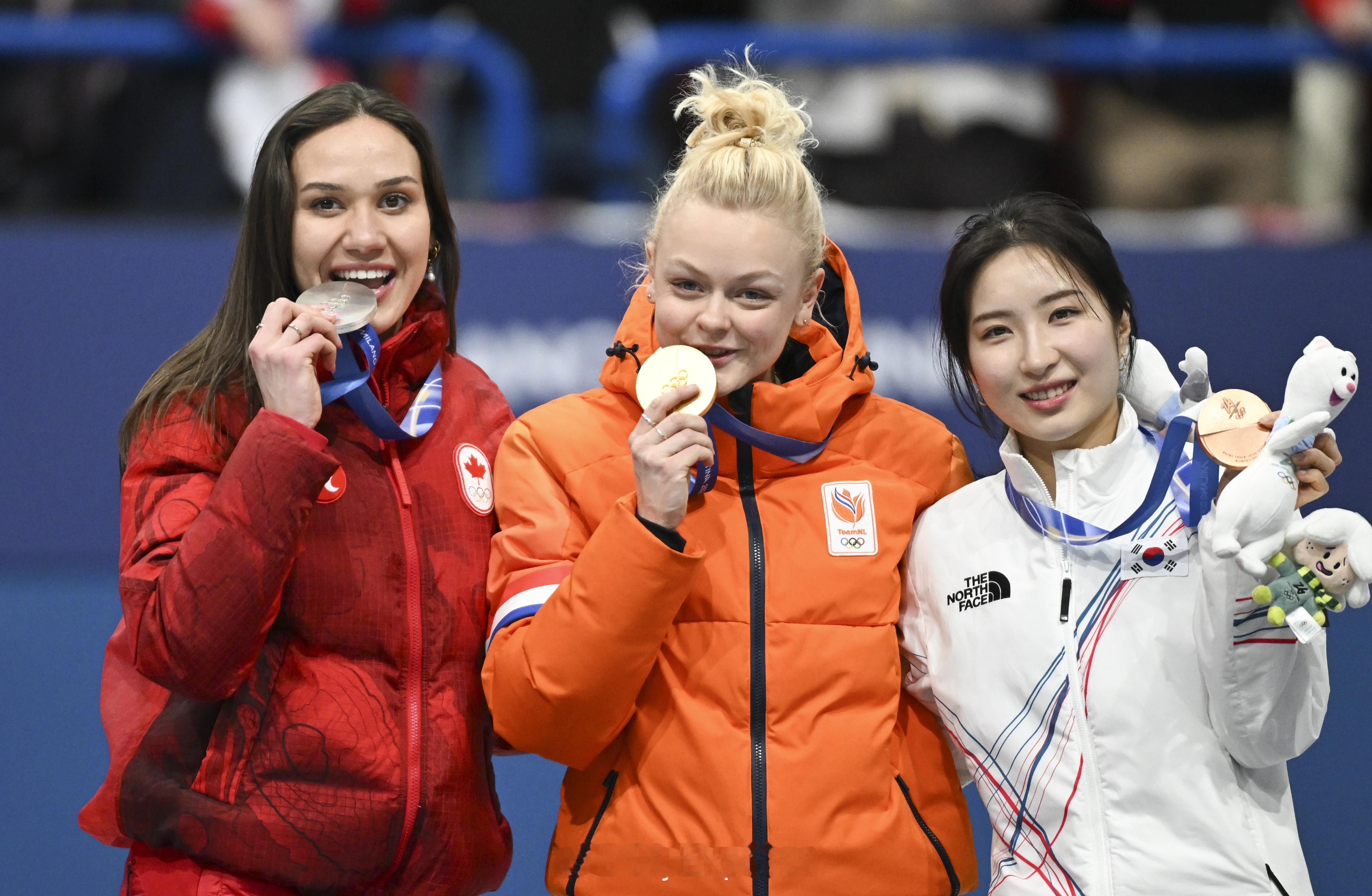 【冬奥16日金牌战况：六金花落六家谷爱凌摘银】冬奥会谷爱凌大跳台银牌2月16