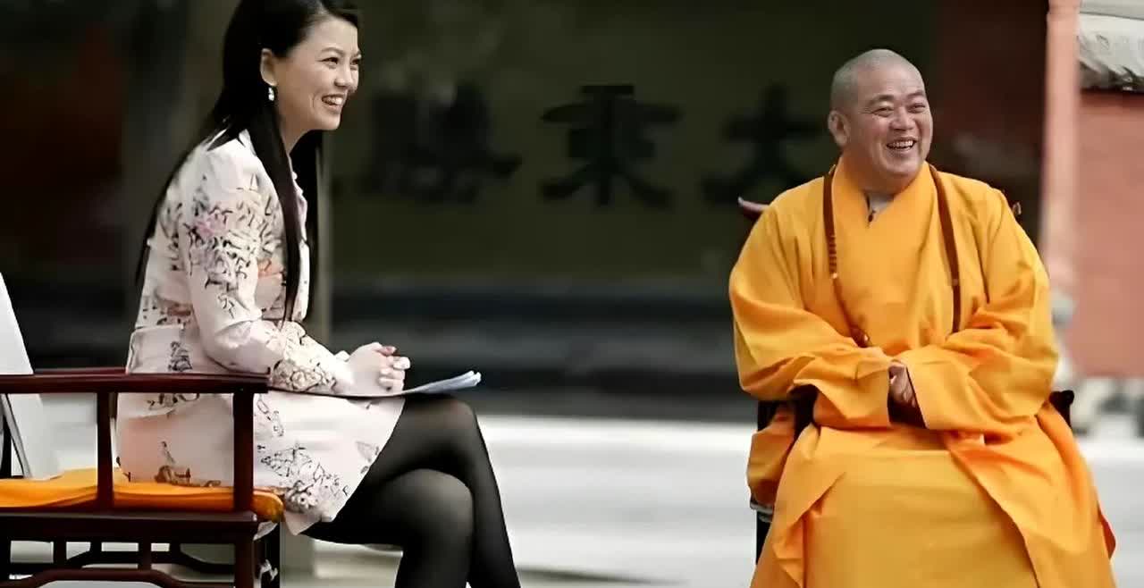 以前的李湘真瘦看得释永信喜笑眉开现在的李湘胖了如今的释永信也不笑了