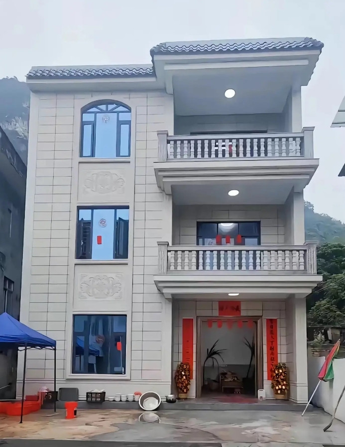 二幢房子哪个造价更贵，住起来更舒服[点赞][点赞][点赞][点赞]