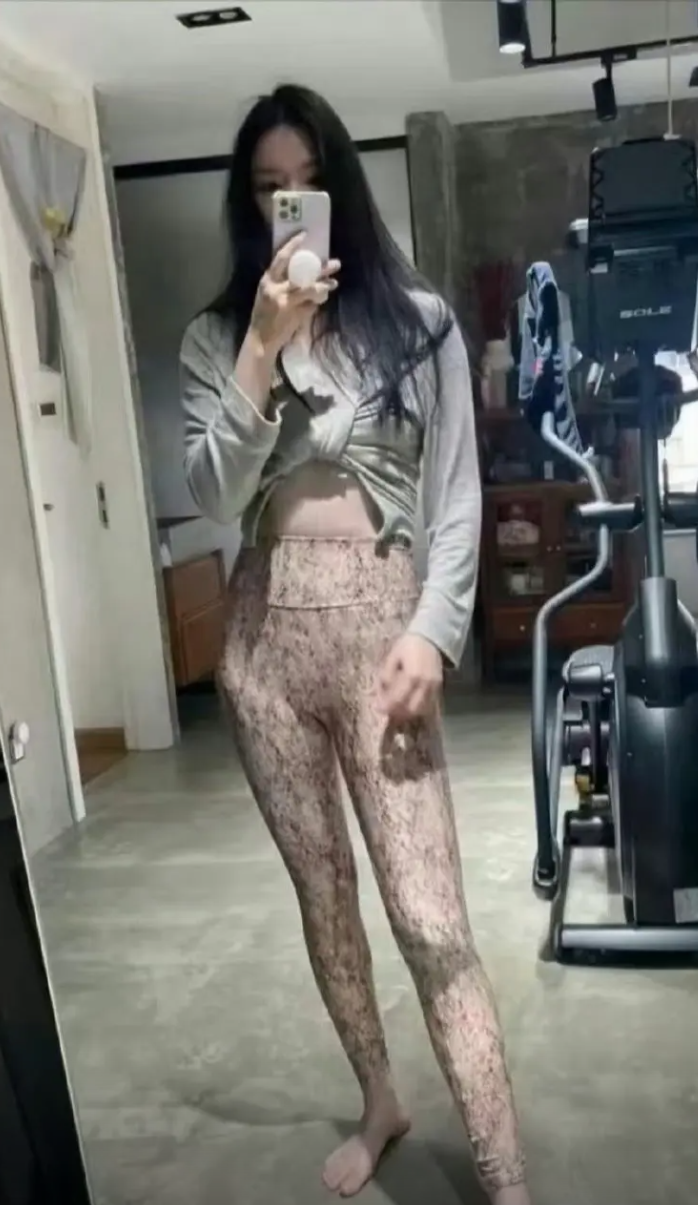 女朋友新买的裤子，这让我说什么好[哭笑不得]