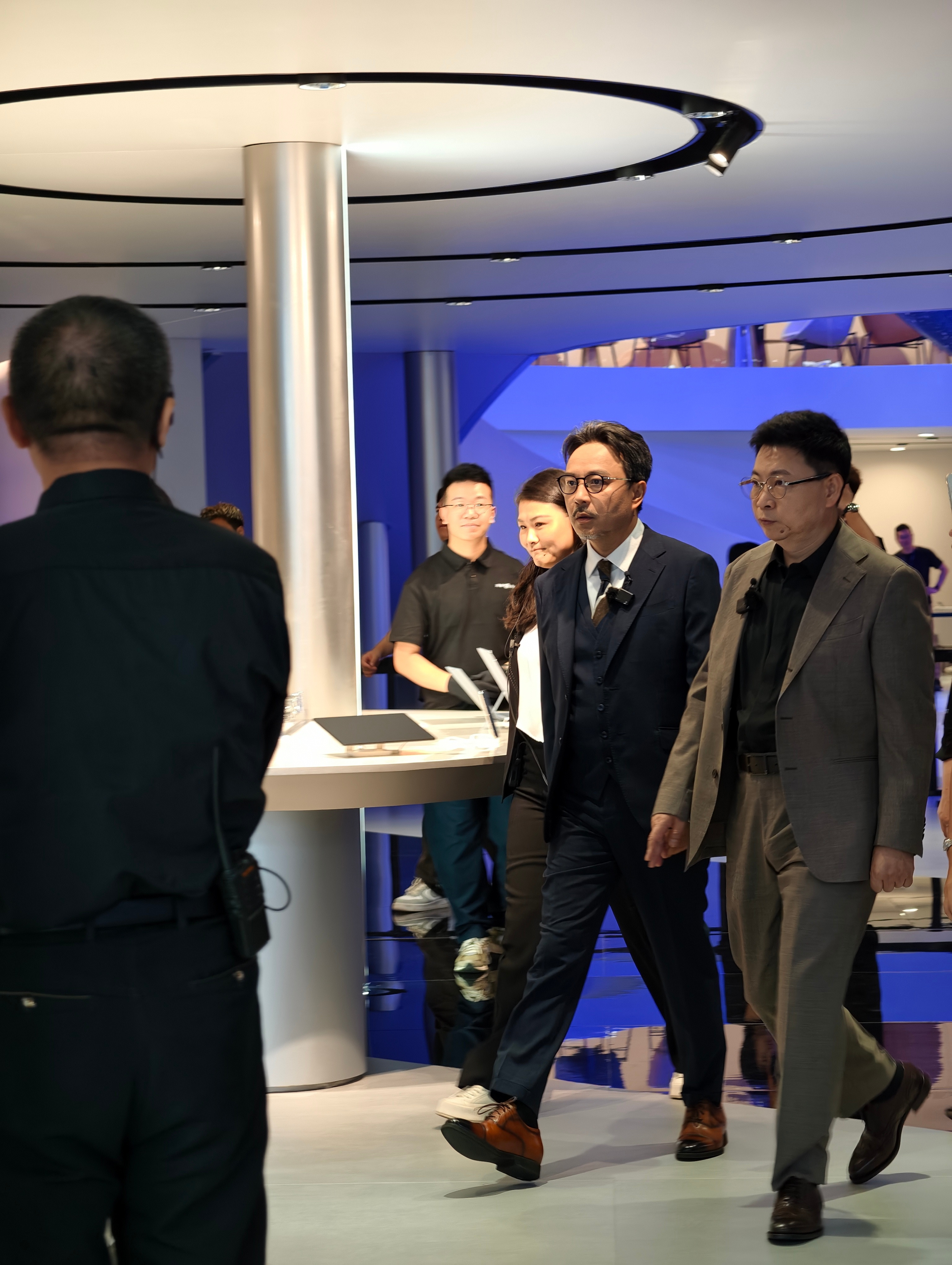 余总和汪涵今儿这气质刚好适合尊界S800今天我做东​​​