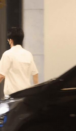 王楚钦从上海已经出发回京了！头哥真的是来也匆匆去也匆匆啊，悄无声息的来到上海，