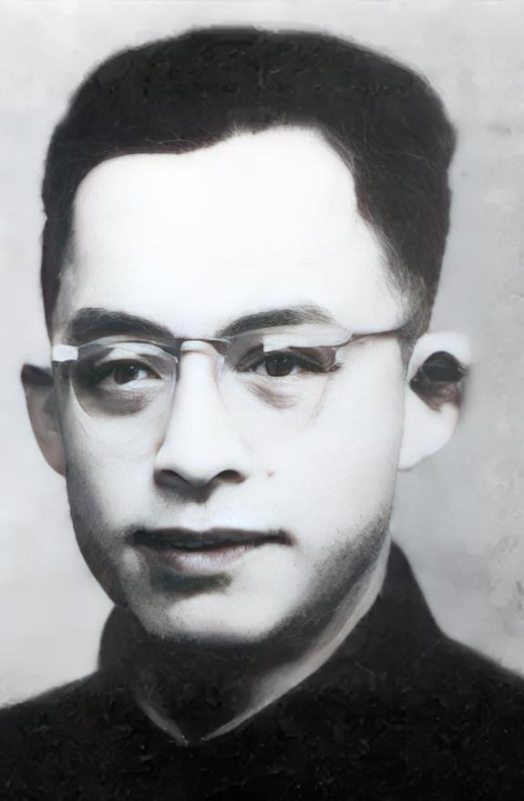 1949年4月，被俘的国民党副师长竟笑了。他冲我军团长喊：“老同学，别押我，我是