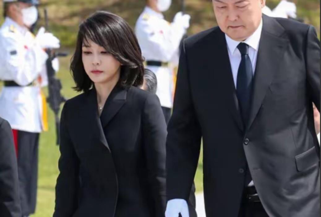 ​现在各国政要都为韩国而感到惋惜，韩国昔日总统尹锡悦和金建希的确让人惊叹，曾经也