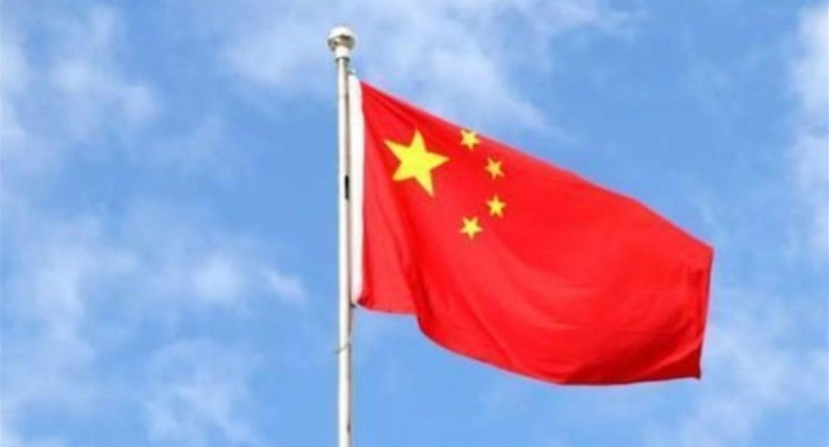 郑丽文其实非常的摇摆！郑丽文与朱立伦之流相比，当然是郑丽文敢于突破框架，但郑丽文