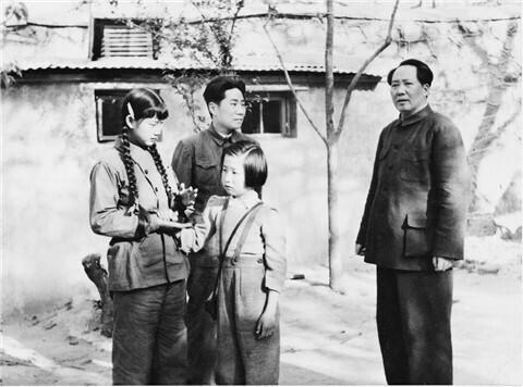 “朱德同志是你叫的?”1946年,毛岸英兴冲冲地跑进毛主席的办公室,炫耀自己早上