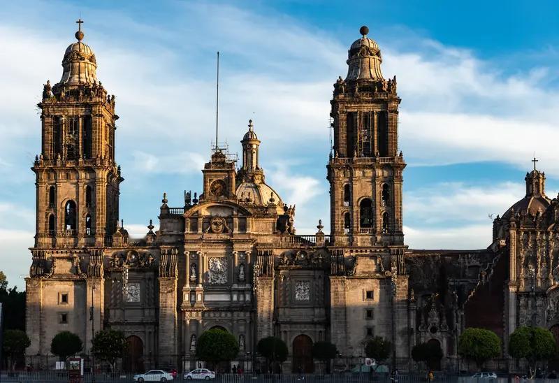 外资大撤退对墨西哥就业市场影响可不小。部分外资撤离是主动转移，墨西哥工资水平相对