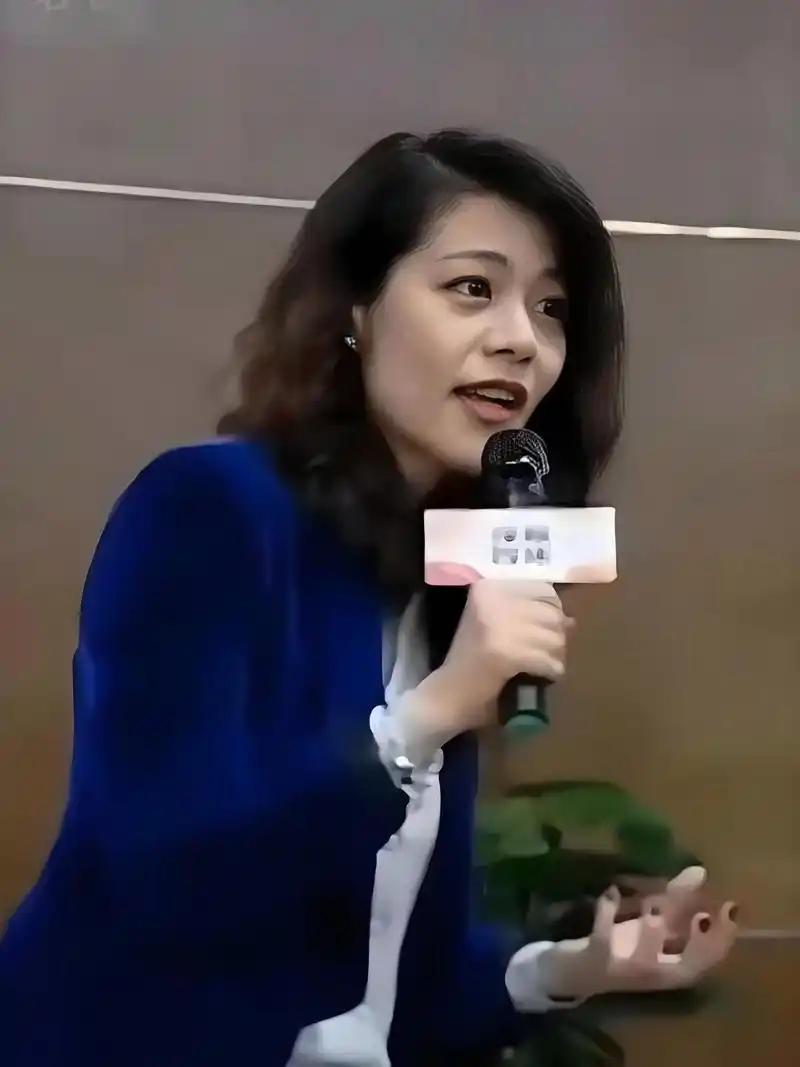 陈果说得太清醒：“任何男人和女人，只要他们是异性，只要在一起相处时间长了，就一定