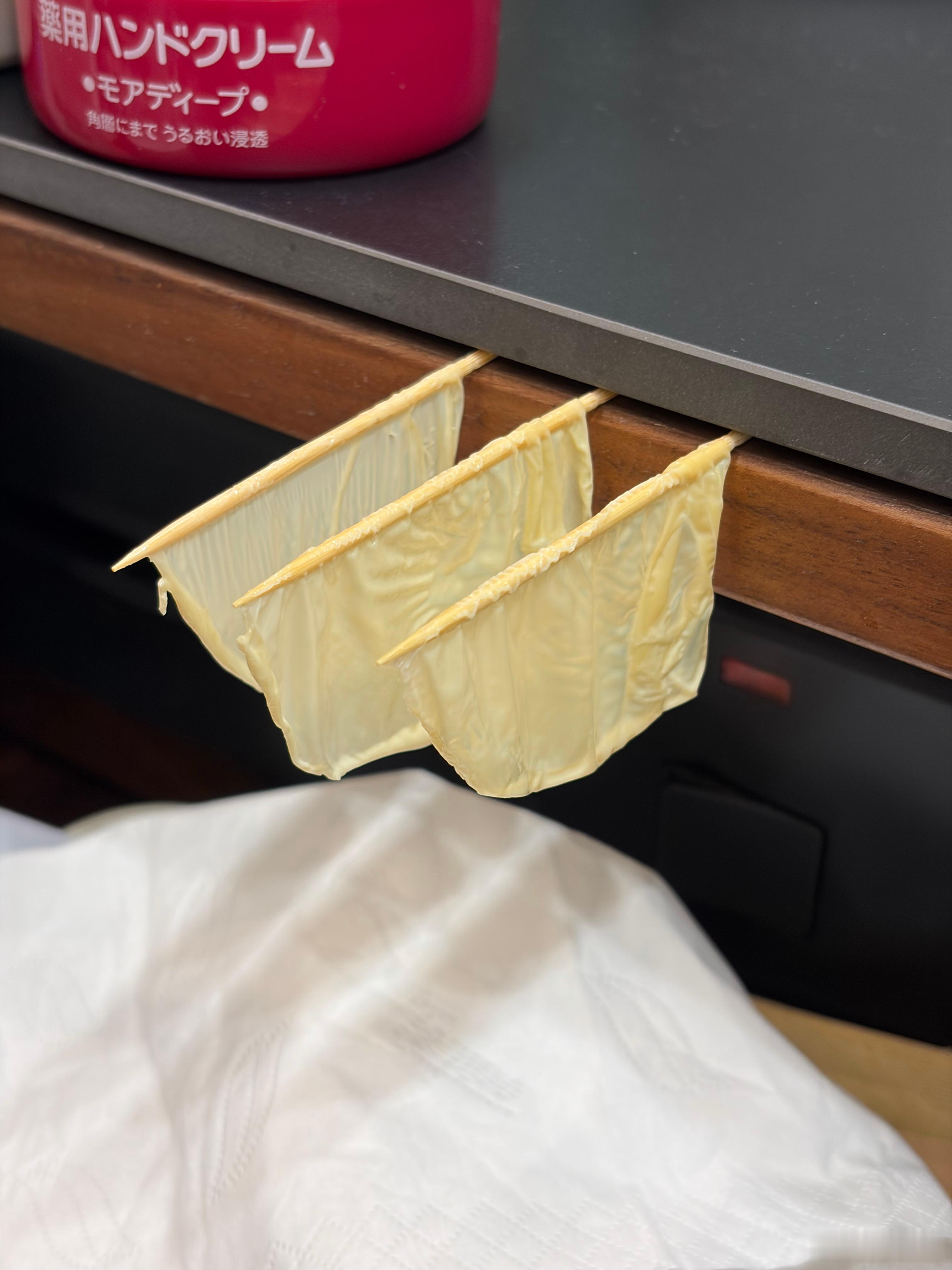 山姆买的这个豆浆太浓了，相当的香，很像小时候家人带我去豆腐店用锅直接打的豆浆。这