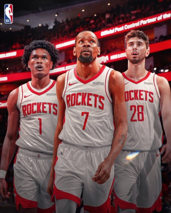 北京时间2月4号，我们看到了今年的NBA全明星分队结果已经出炉，其中詹姆斯、杜兰