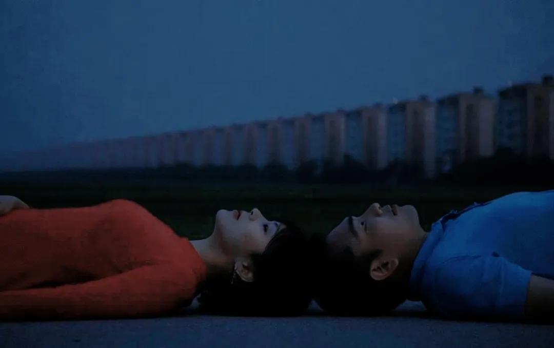 “离大谱！”上海一男子以“大舅哥”身份，常年接送出轨妻子和情敌去酒店约会，甚至亲