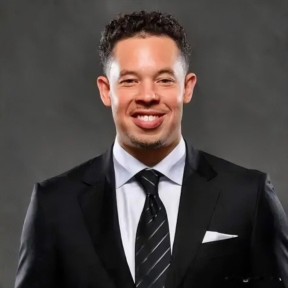 难道米奇真的是波波维奇接班人？生涯首次正式当主教练，第一个赛季打了25场，7