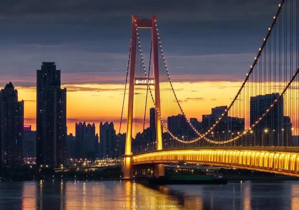 这就是赤裸裸的现实啊！2020年，武汉GDP为15616.1亿元2021年，