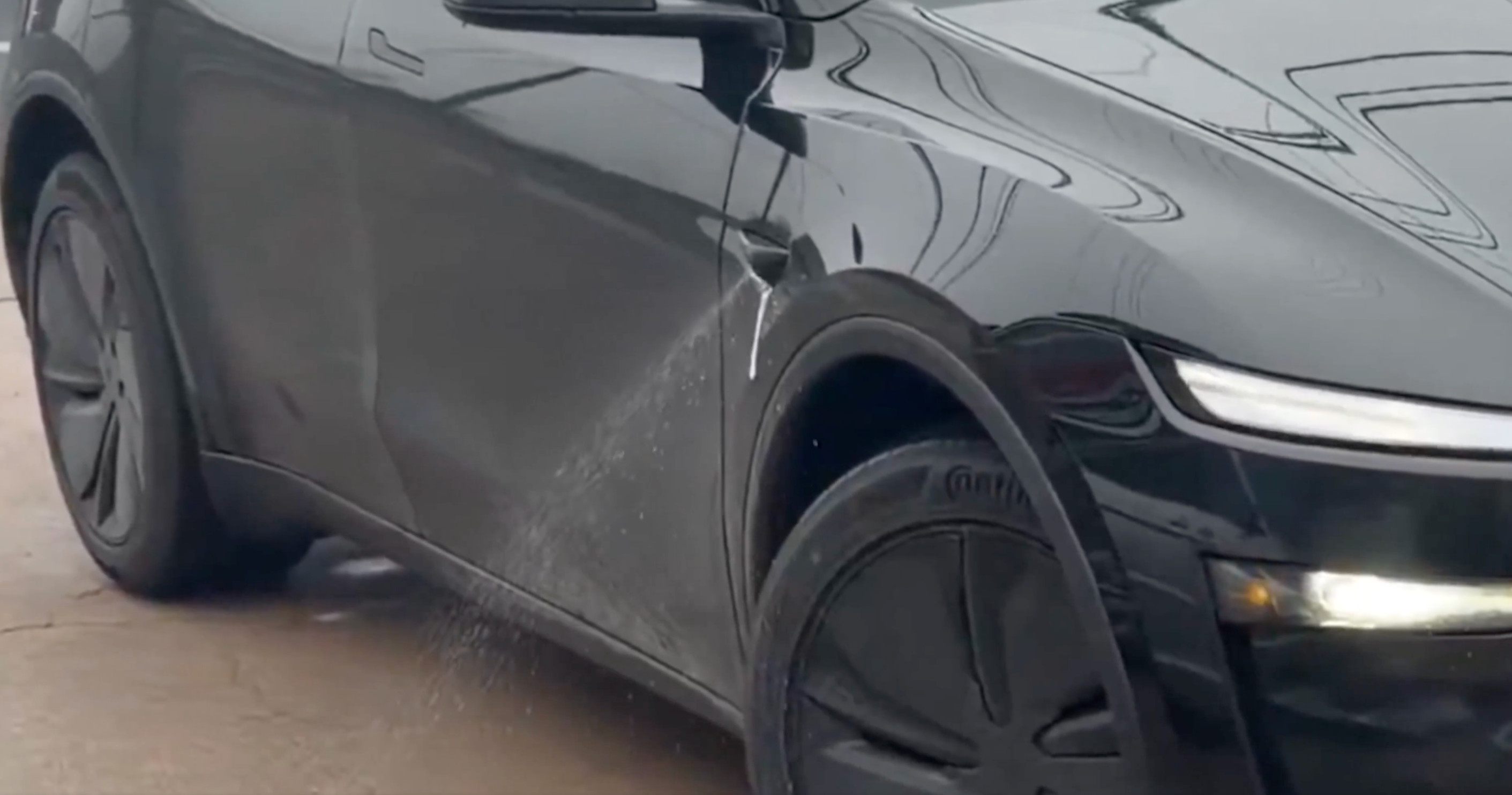 特斯拉在得州Austin运营的RobotaxiModelY和量产M